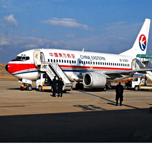 白山机场托运航空快运业稳步发展的原因是什么？